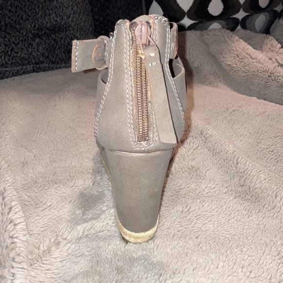 Brash Wedges, Size 7 - Picture 3 of 7